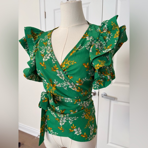 Chic Green Floral Ruffle Blouse - Picture 2 of 4